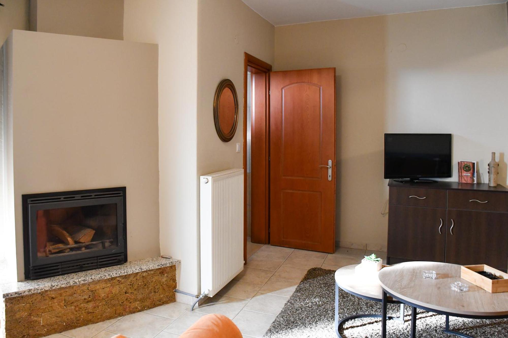 Toula Rooms Ángistron Екстериор снимка