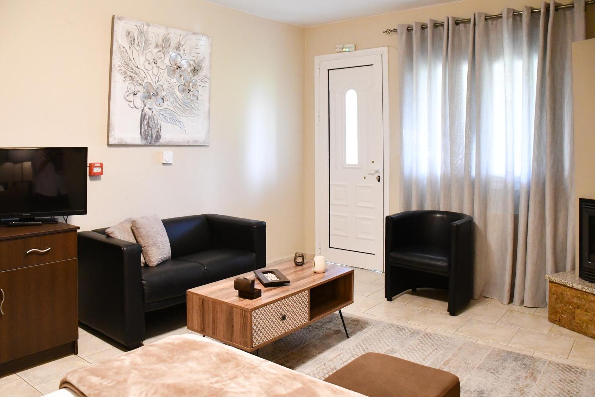 Toula Rooms Ángistron Екстериор снимка
