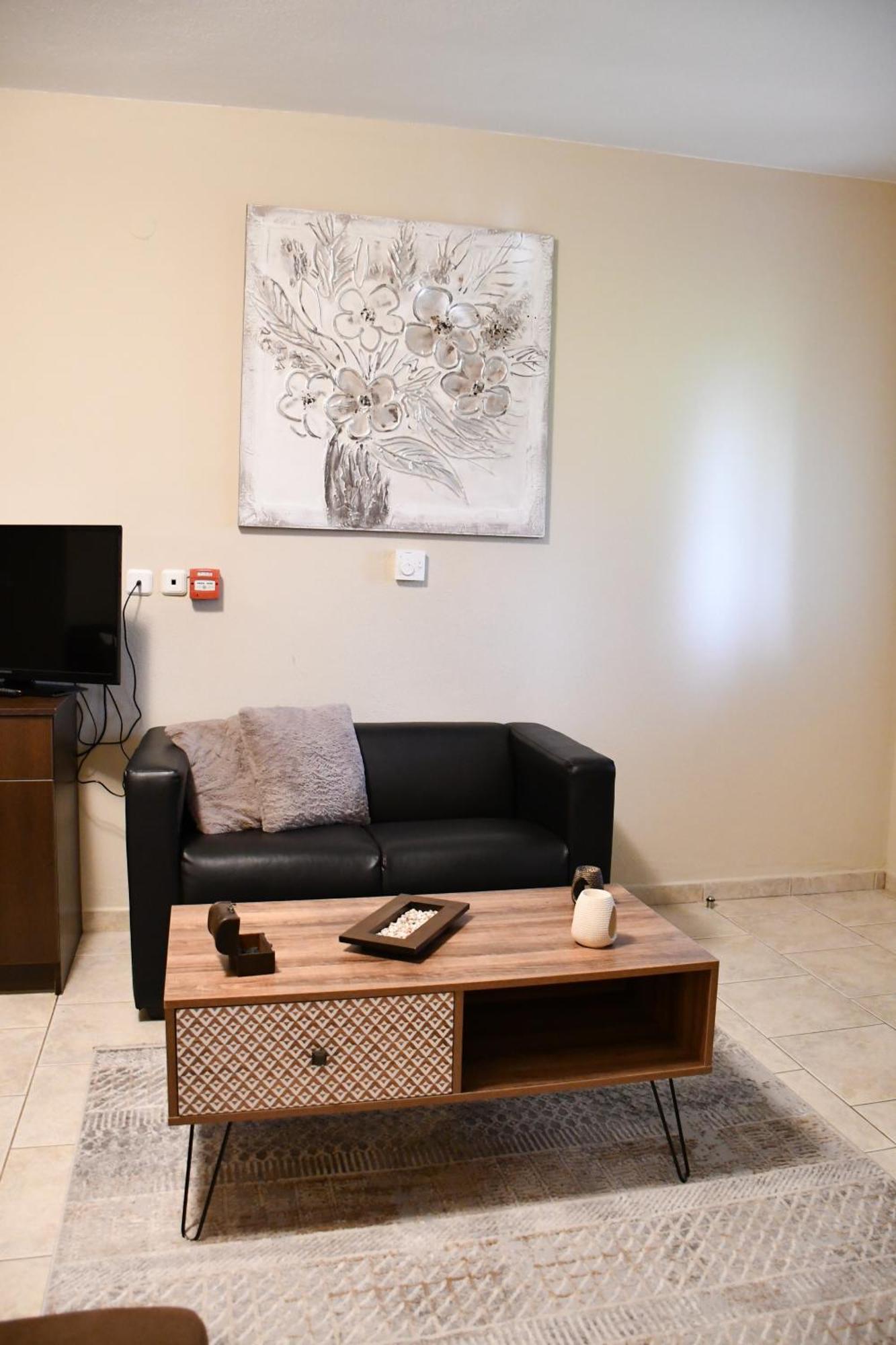Toula Rooms Ángistron Екстериор снимка