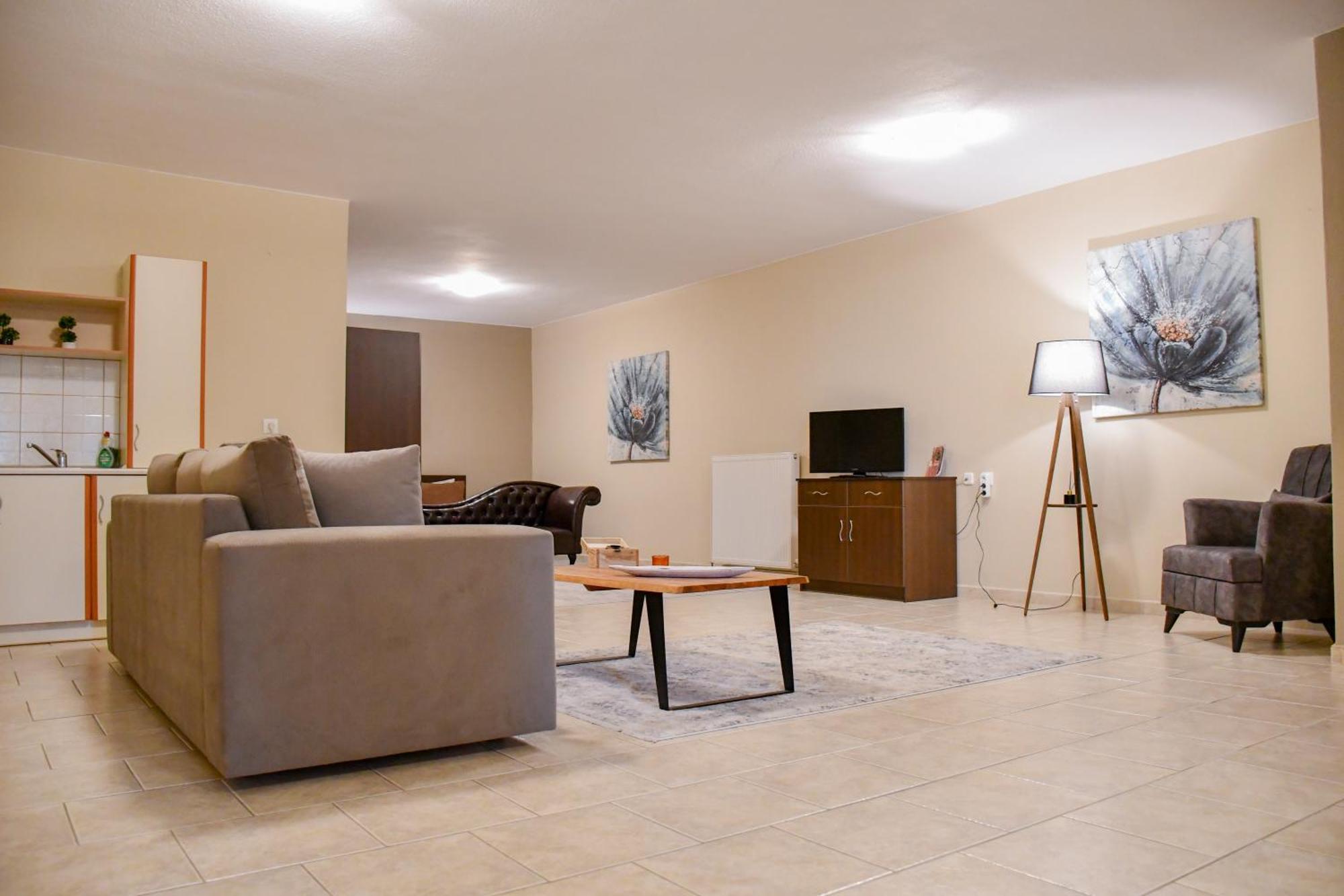 Toula Rooms Ángistron Екстериор снимка