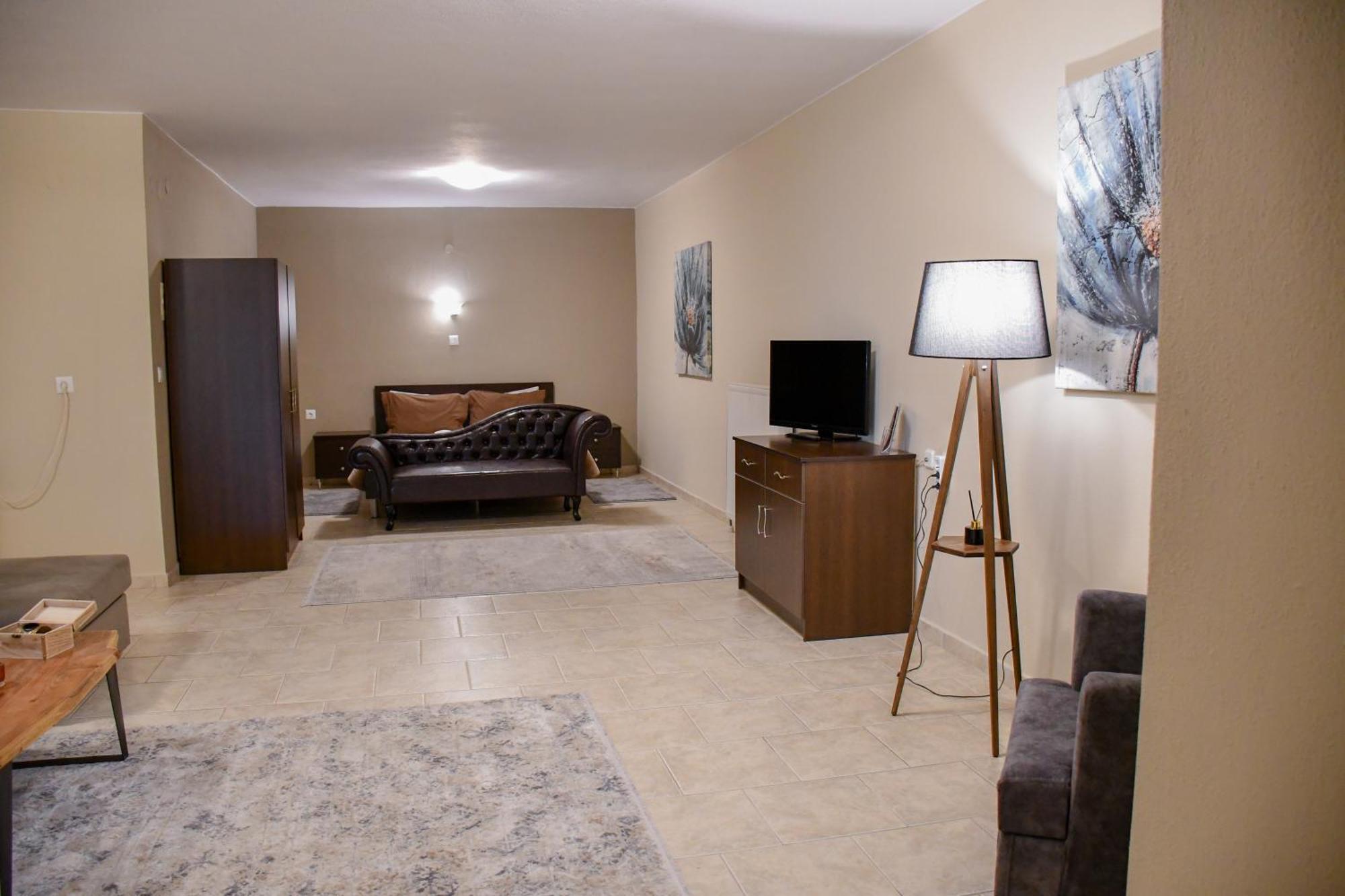 Toula Rooms Ángistron Екстериор снимка