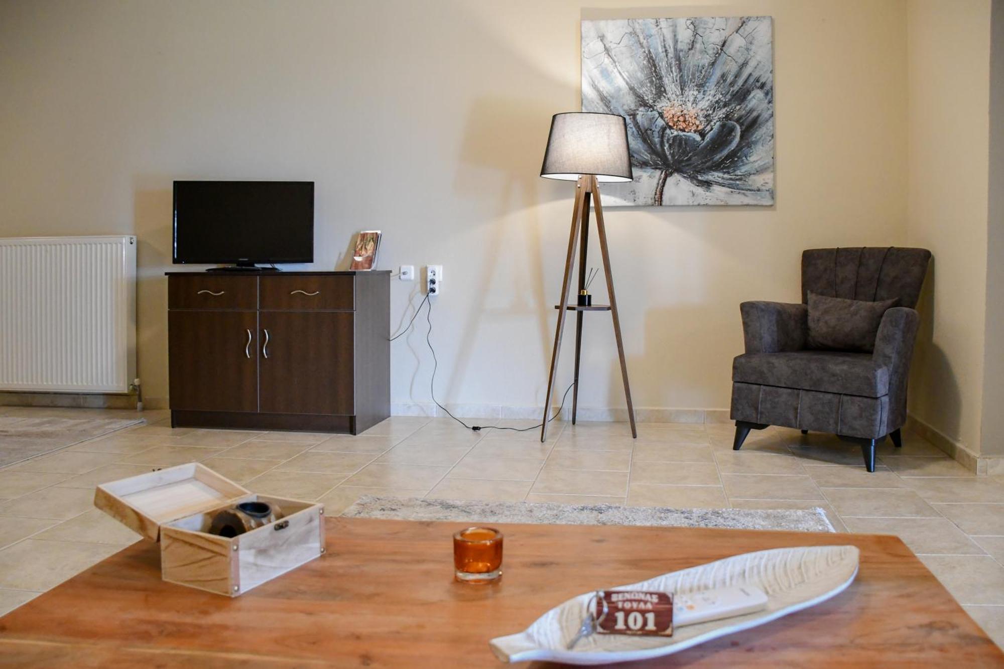 Toula Rooms Ángistron Екстериор снимка