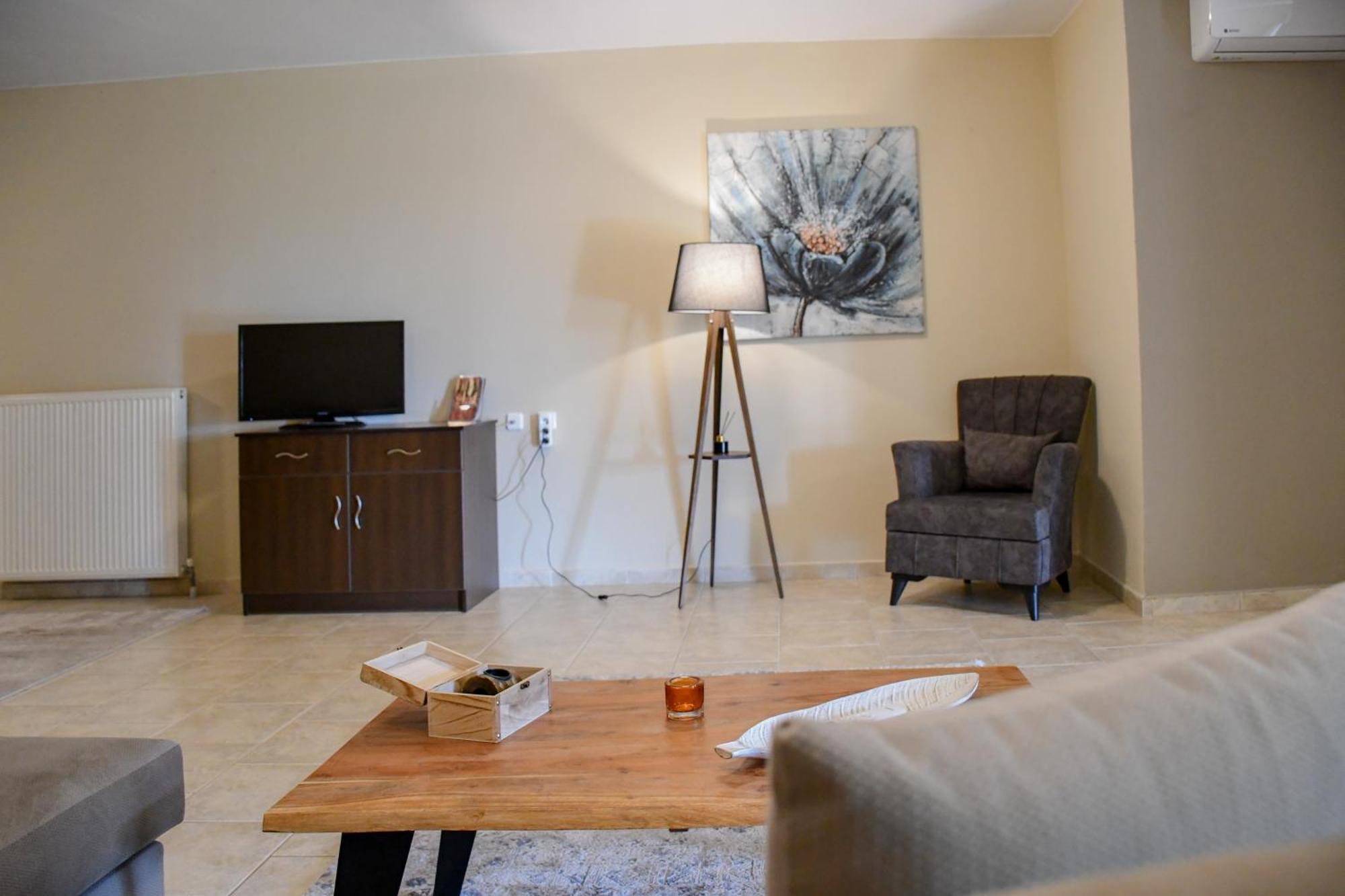 Toula Rooms Ángistron Екстериор снимка