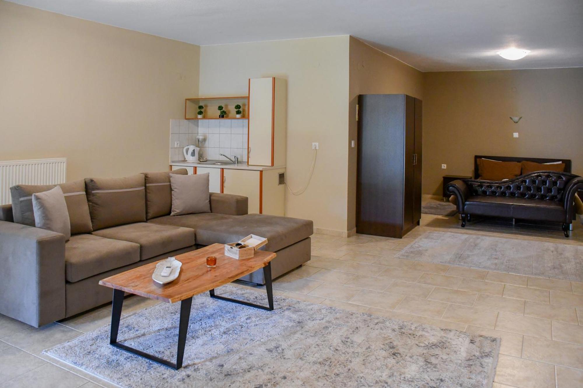 Toula Rooms Ángistron Екстериор снимка