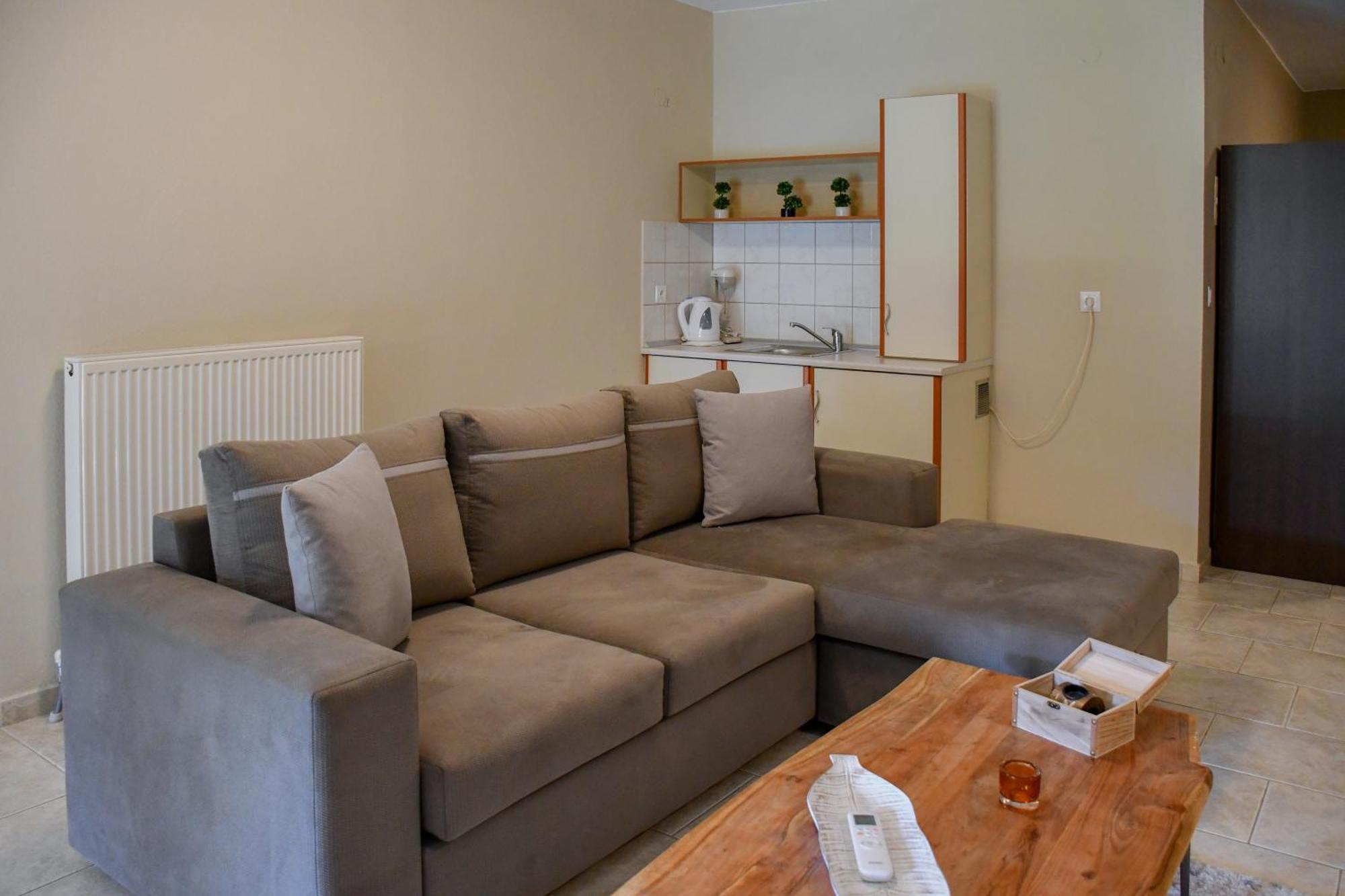 Toula Rooms Ángistron Екстериор снимка
